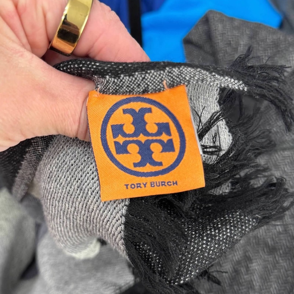 Tory Burch Wool Scarf in Gray and Black